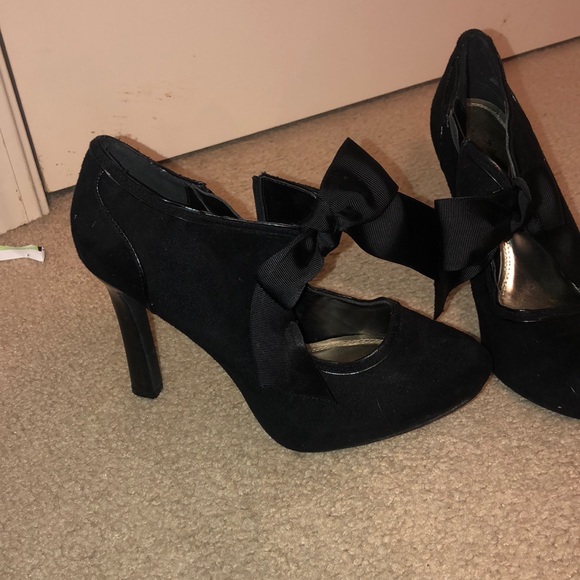 Black bow heels - Picture 2 of 3